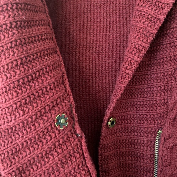 Eddie Bauer maroon sweater - Picture 7 of 7